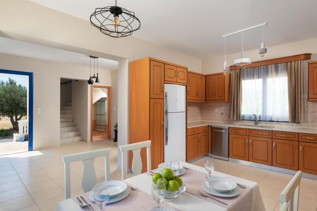 Rita Mare Seafront Villas Heated Pools Генади Екстериор снимка