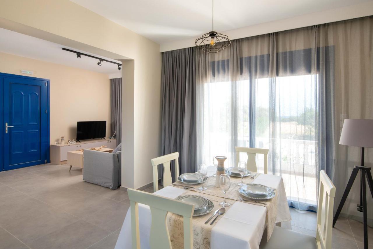 Rita Mare Seafront Villas Heated Pools Генади Екстериор снимка